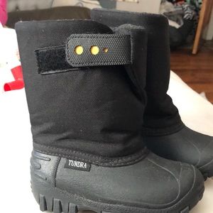 Snow boots